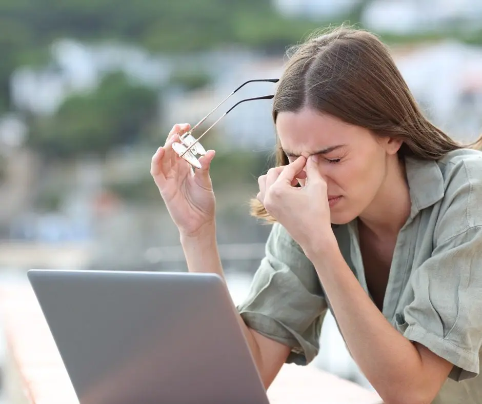 Como prevenir a fadiga ocular seguindo a regra 20-20-20