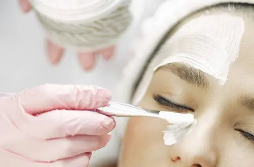 Peeling de fenol só pode ser feito com médicos e em ambiente hospitalar