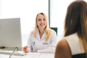 Mulher na oncologia brasileira: liderança, ciência e cuidado humanizado
